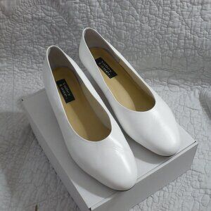 EXCELLENT USED CONDITON VALLEY LANE WHITE LEATHER PUMPS SIZE 14WW
